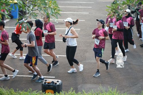 Race photo from Assurance Fun Run 2024