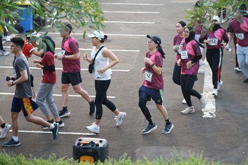 Race photo from Assurance Fun Run 2024