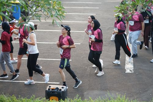 Race photo from Assurance Fun Run 2024