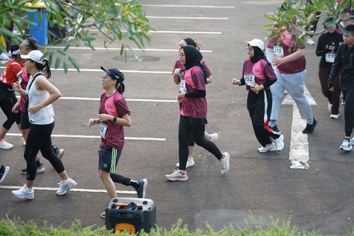 Race photo from Assurance Fun Run 2024