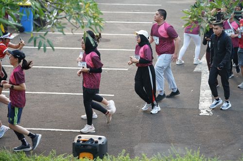 Race photo from Assurance Fun Run 2024
