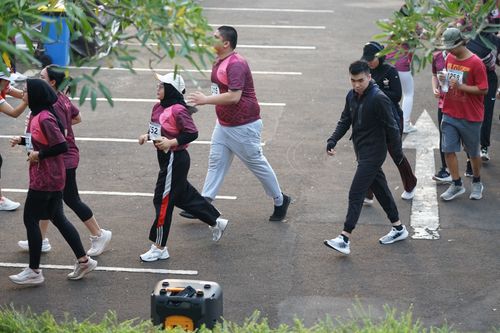 Race photo from Assurance Fun Run 2024