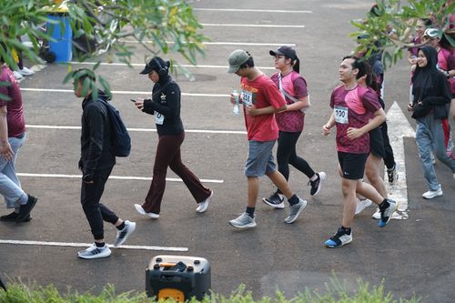 Race photo from Assurance Fun Run 2024