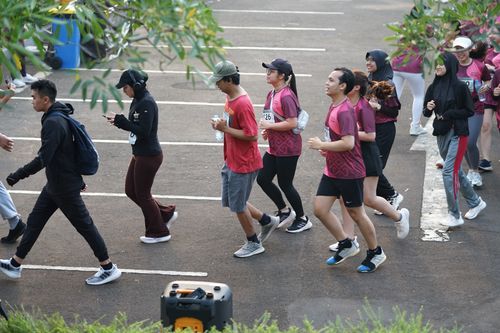 Race photo from Assurance Fun Run 2024
