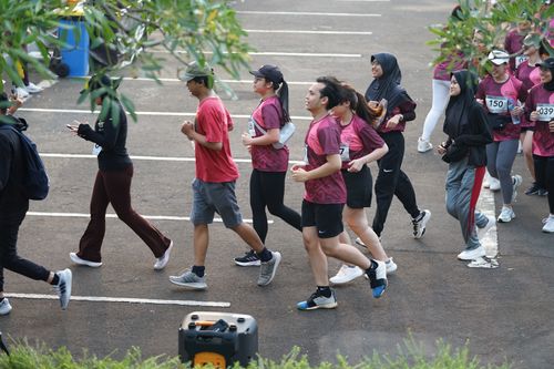Race photo from Assurance Fun Run 2024