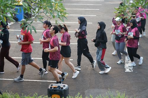 Race photo from Assurance Fun Run 2024