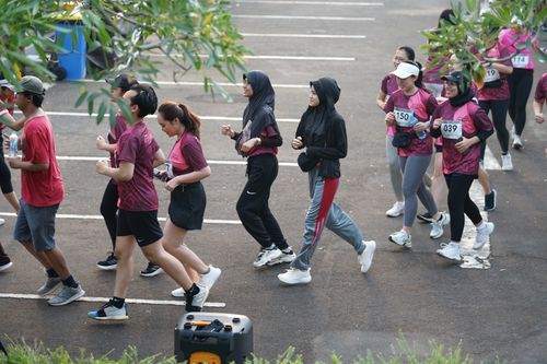 Race photo from Assurance Fun Run 2024