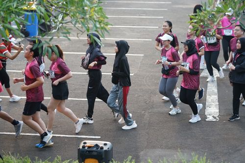 Race photo from Assurance Fun Run 2024