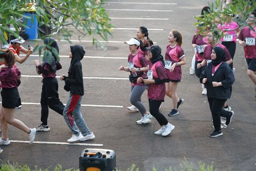 Race photo from Assurance Fun Run 2024