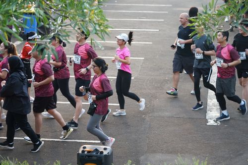 Race photo from Assurance Fun Run 2024