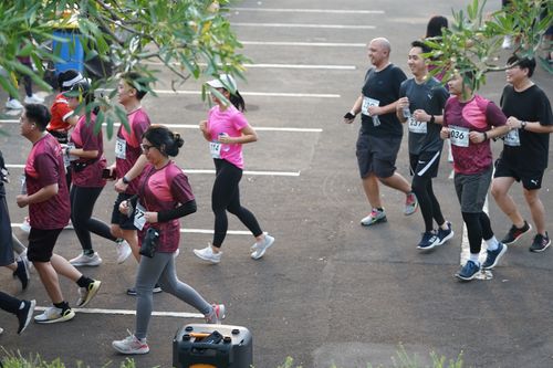 Race photo from Assurance Fun Run 2024