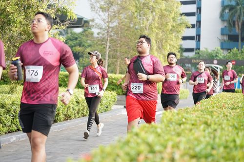 Race photo from Assurance Fun Run 2024