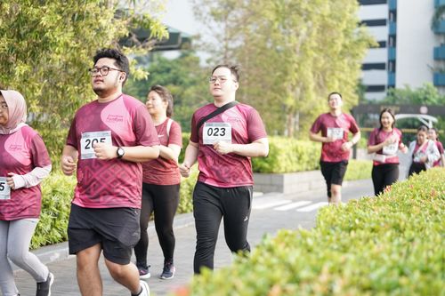 Race photo from Assurance Fun Run 2024