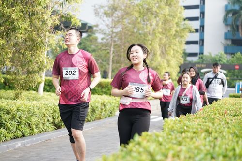Race photo from Assurance Fun Run 2024