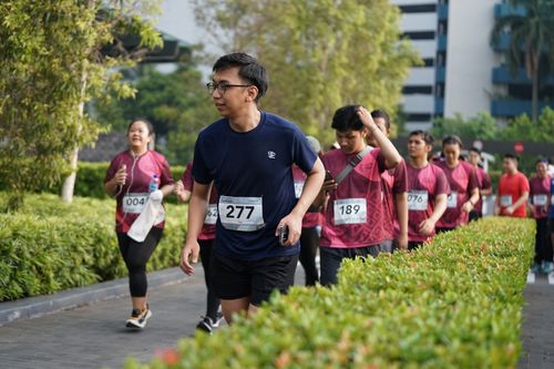 Race photo from Assurance Fun Run 2024