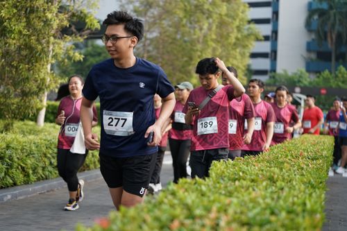 Race photo from Assurance Fun Run 2024