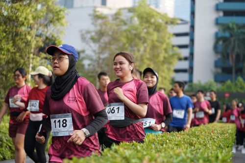 Race photo from Assurance Fun Run 2024