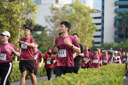 Race photo from Assurance Fun Run 2024