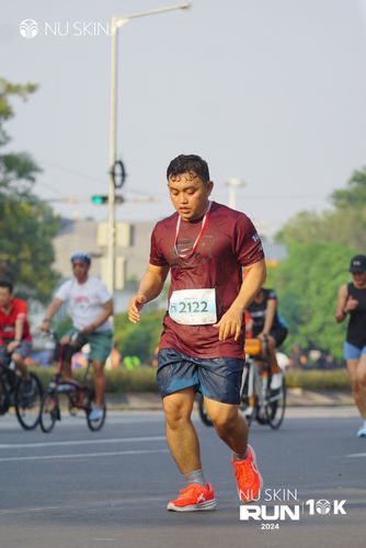 Race photo from Nu Skin Run 10K