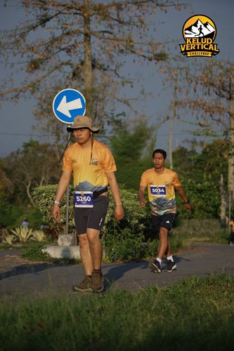 Race photo from Kelud Vertical Challenge 2024