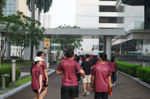 Race photo from Assurance Fun Run 2024