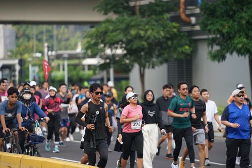Race photo from Assurance Fun Run 2024