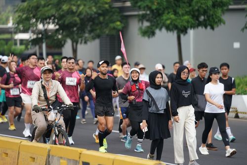 Race photo from Assurance Fun Run 2024