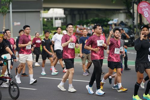 Race photo from Assurance Fun Run 2024