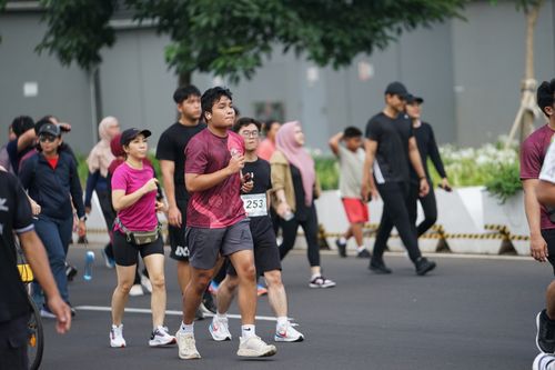 Race photo from Assurance Fun Run 2024