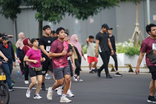 Race photo from Assurance Fun Run 2024