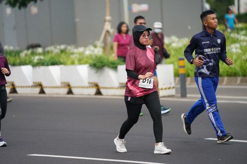 Race photo from Assurance Fun Run 2024