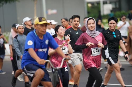 Race photo from Assurance Fun Run 2024