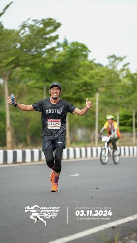 Race photo from Arutmin Borneo Run 2024