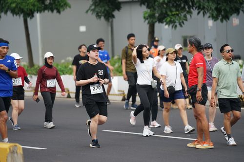 Race photo from Assurance Fun Run 2024