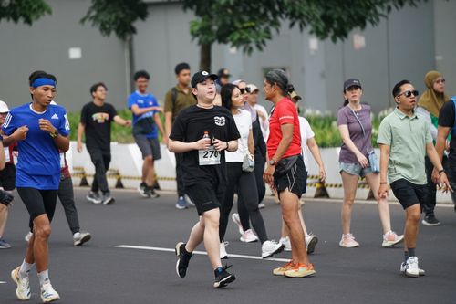 Race photo from Assurance Fun Run 2024