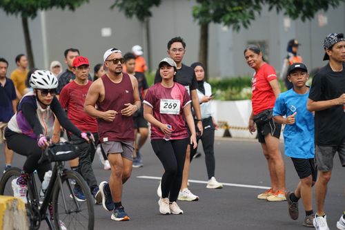 Race photo from Assurance Fun Run 2024