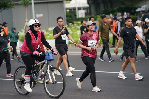 Race photo from Assurance Fun Run 2024