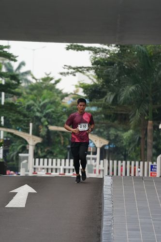 Race photo from Assurance Fun Run 2024