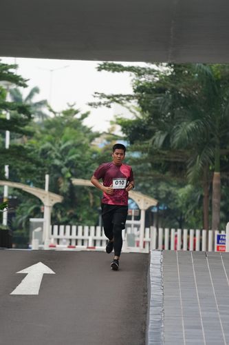 Race photo from Assurance Fun Run 2024