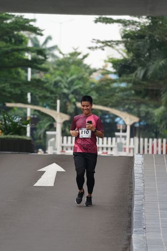 Race photo from Assurance Fun Run 2024