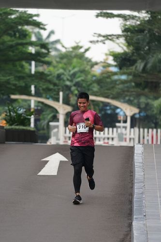 Race photo from Assurance Fun Run 2024