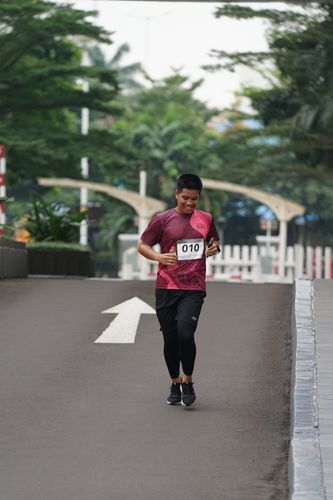 Race photo from Assurance Fun Run 2024