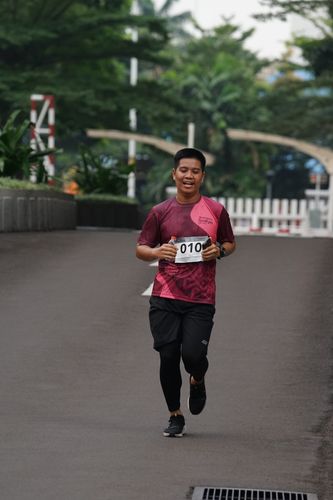 Race photo from Assurance Fun Run 2024