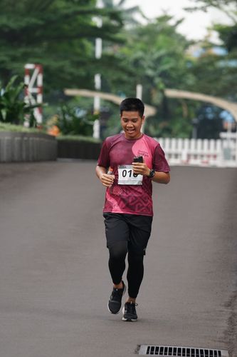 Race photo from Assurance Fun Run 2024