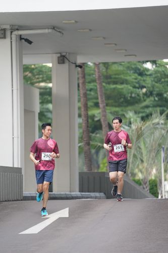Race photo from Assurance Fun Run 2024