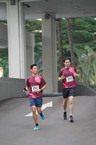 Race photo from Assurance Fun Run 2024