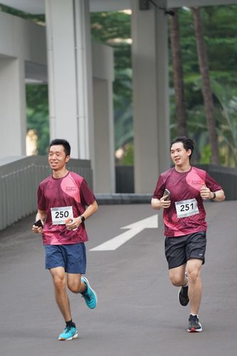 Race photo from Assurance Fun Run 2024