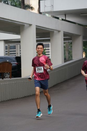 Race photo from Assurance Fun Run 2024