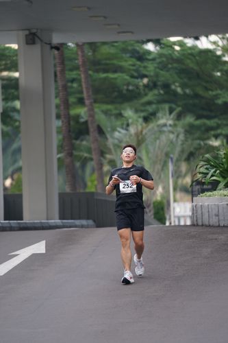 Race photo from Assurance Fun Run 2024