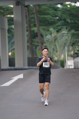 Race photo from Assurance Fun Run 2024